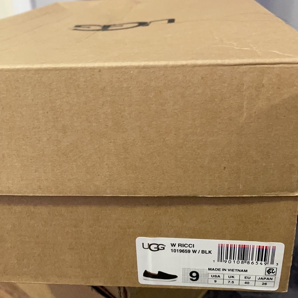 Black UGG Ricci Slip on Furry Fuz Sneaker Shoes - Picture 2 of 2